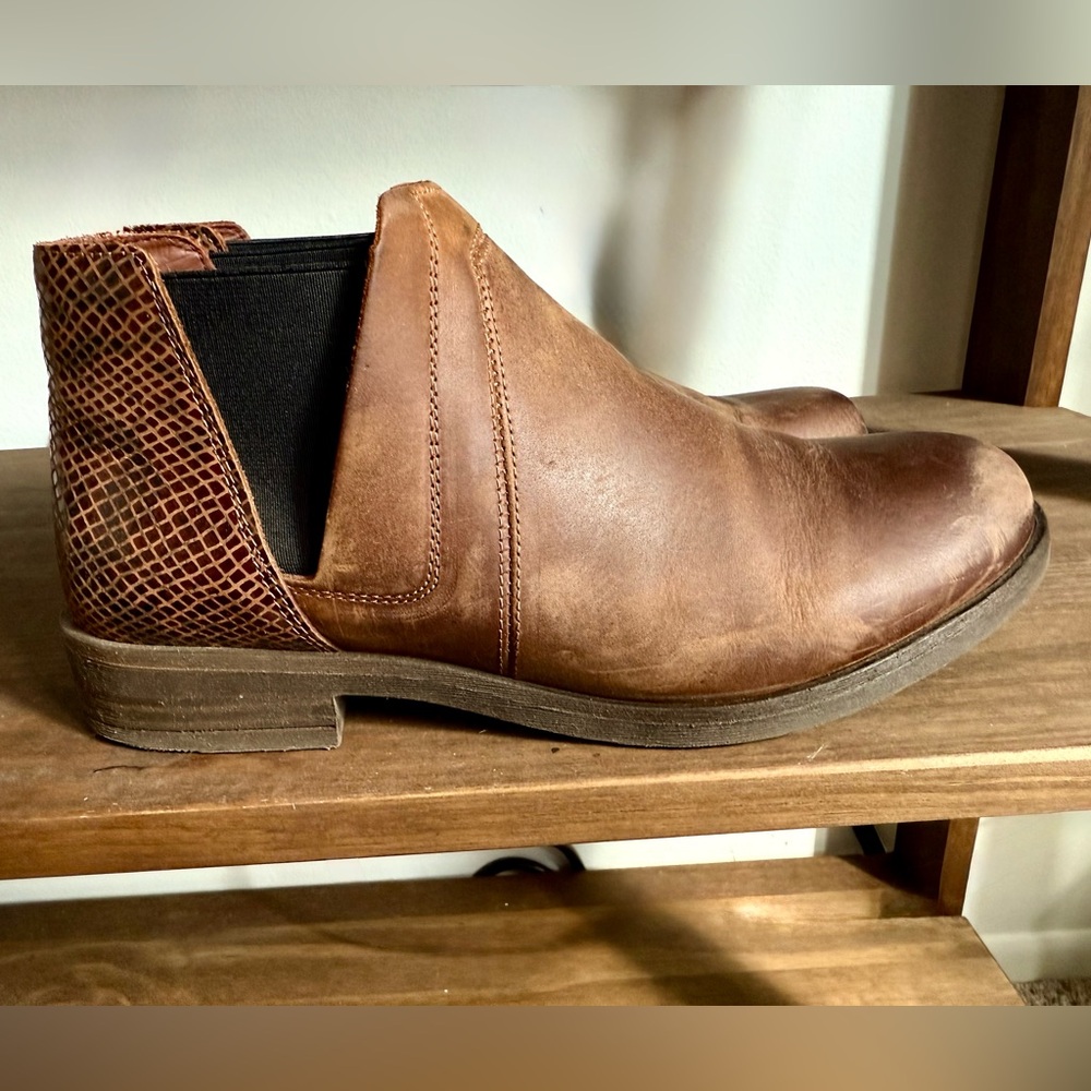Clarks Brown Leather Slip-On Booties - Picture 2 of 4